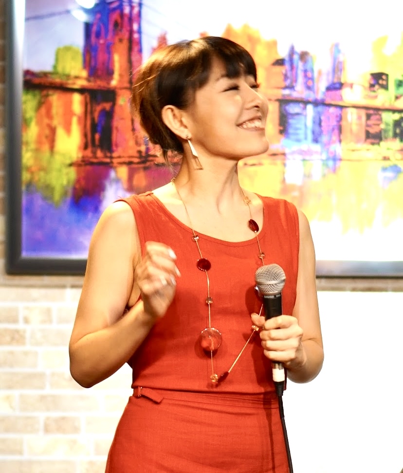 Chisa live performance