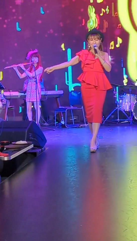 Chisa live performance